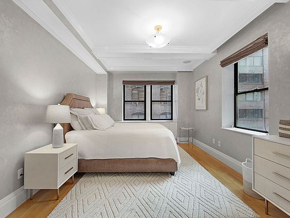 4th image of 110 Central Park S APT 5C