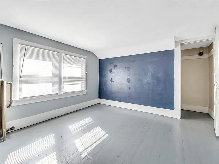 628 Parkway Dr — Photo 4