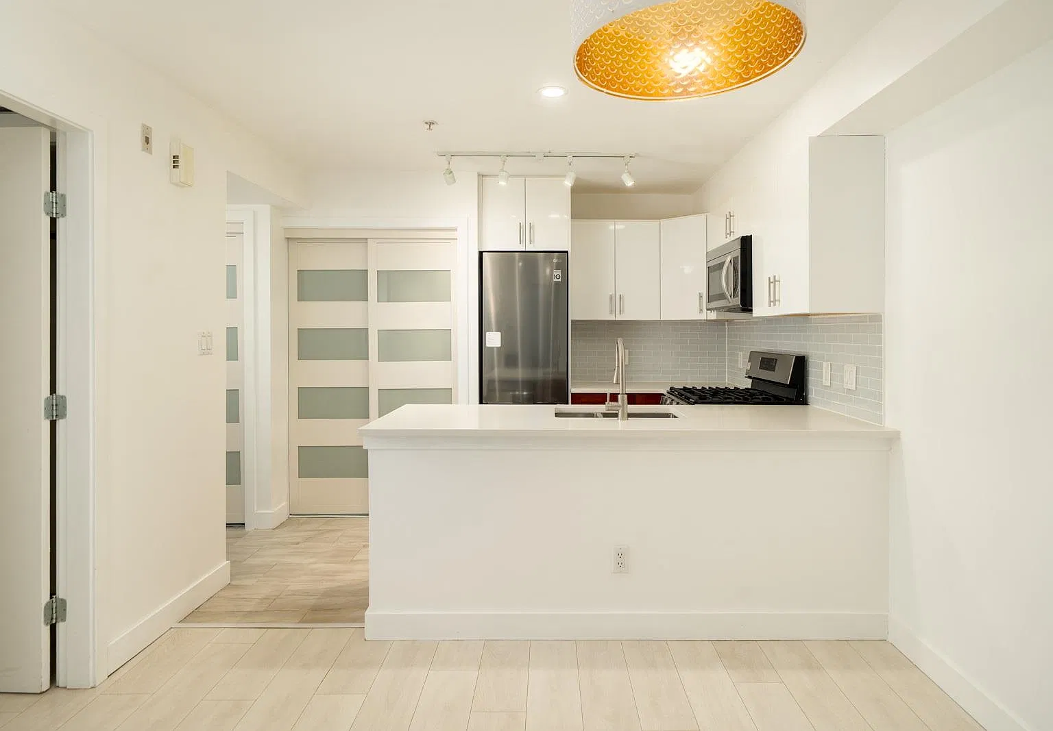 1 bed, 566 sqft, $2,200 — Photo 2