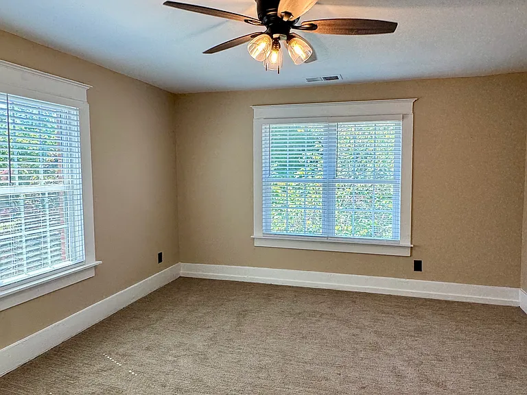 2020 Linden Ave — Photo 12