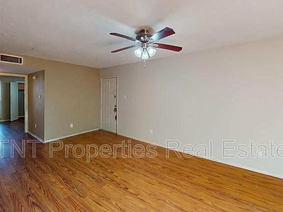 4th image of 302 Manuel Dr #A