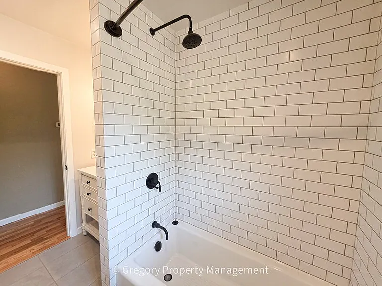 1715 Holbrook Ave — Photo 17