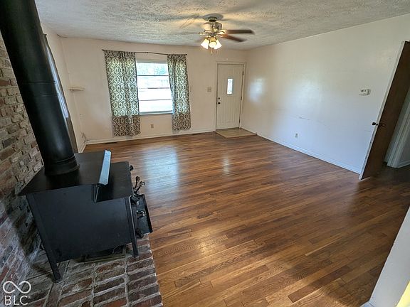 5th image of 364 Robbins Dr