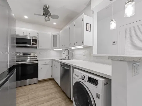 2210 NE 56th Pl APT 123, Fort Lauderdale, FL 33308