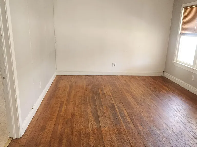 926 Cross St — Photo 3
