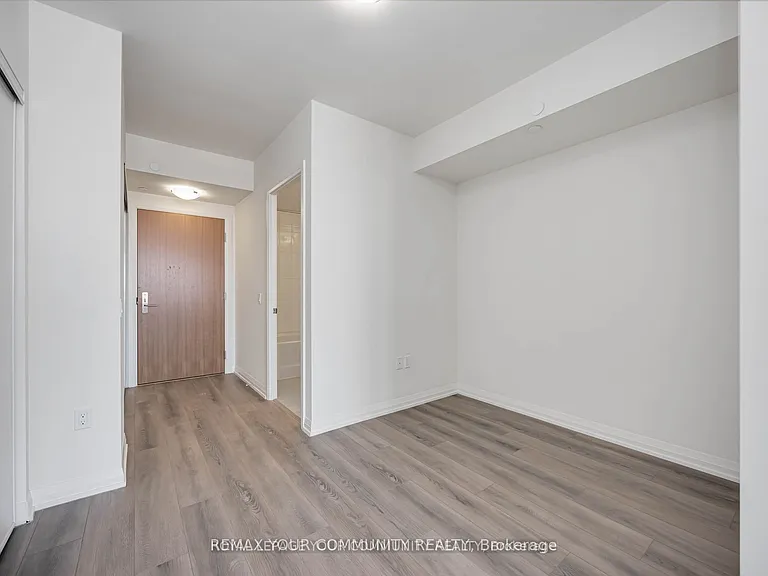 8960 Jane St #429 — Photo 4