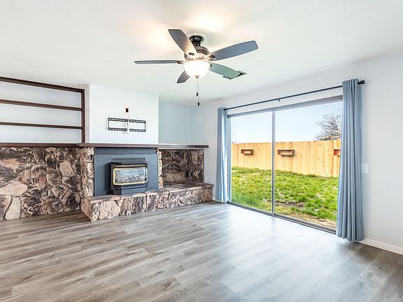 5th image of 940 Golden Heights Ct
