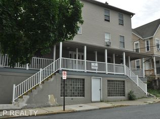 215 1st St #1, Slatington, PA 18080