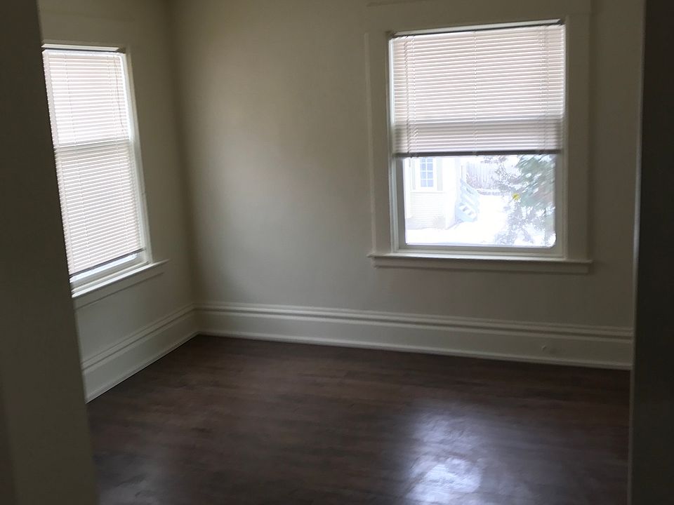 1st image of 441 Barth Ave SE