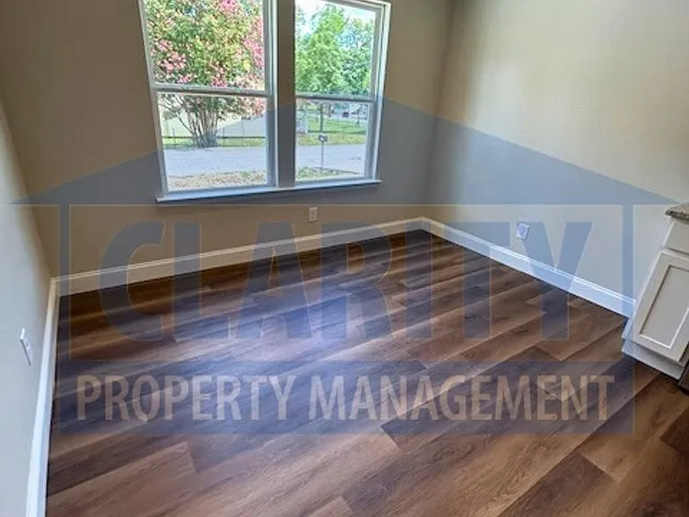 1594 Perry St SE — Photo 5
