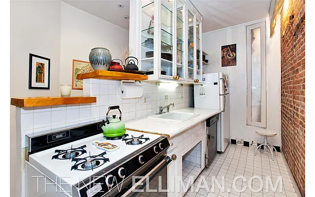 Sold by Douglas Elliman | media 16