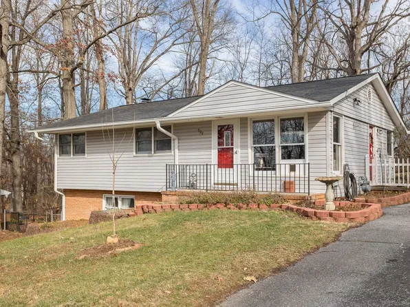 909 Crestwood Dr, Staunton, VA 24401