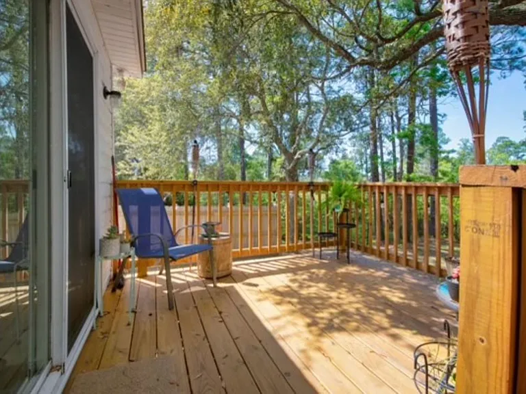 1270 Laura Ln — Photo 17