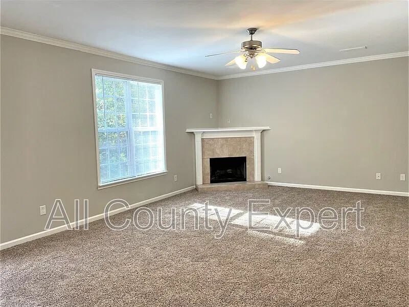 4 bed, 3.0 bath, 2122 sqft, $2,350 — Photo 4