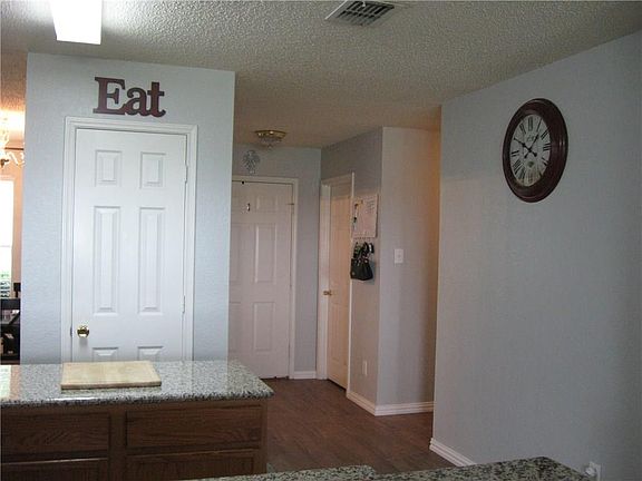 2nd image of 801 Live Oak Dr