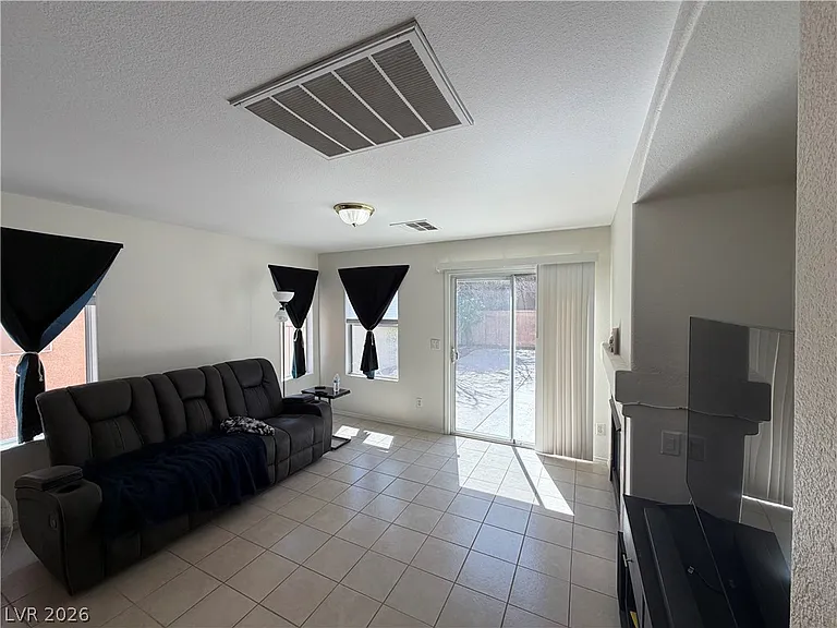 2515 Begonia Valley Ave — Photo 5