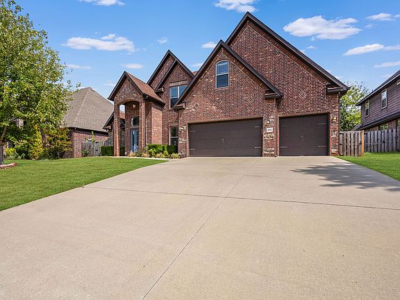 2nd image of 1011 Hunters Pointe