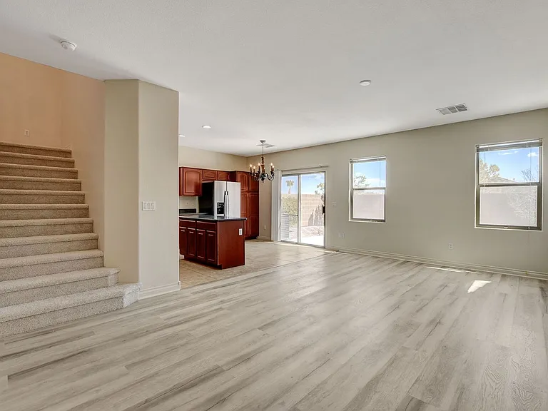10649 Tuckermans Ave — Photo 4