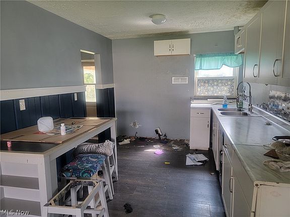 3rd image of 2981 Cormany Rd