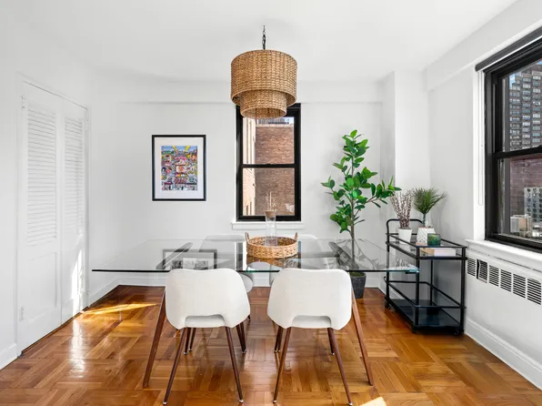 301 East 63rd Street image 5 of 38