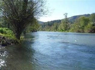 1700 Lampman Rd, Gold Hill, OR 97525