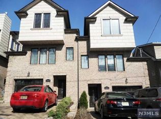 1006 Morningside Ln, Fort Lee, NJ 07024