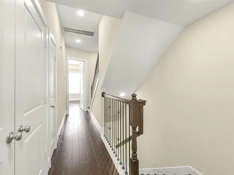 734 N Shepherd Dr — Photo 21