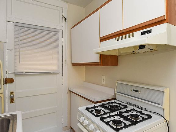 4th image of 2625 W Gunnison St #X3