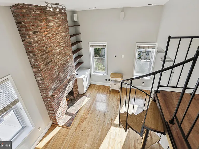 676 4th St NE #402 — Photo 8
