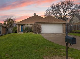 105 Prospector Ct, Fort Worth, TX 76108