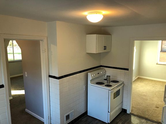 Brand New Kitchen Cabinets, Floor & Countertops (2)