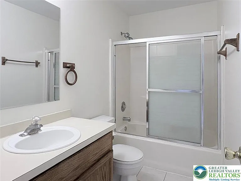 1217 Nelson St — Photo 15