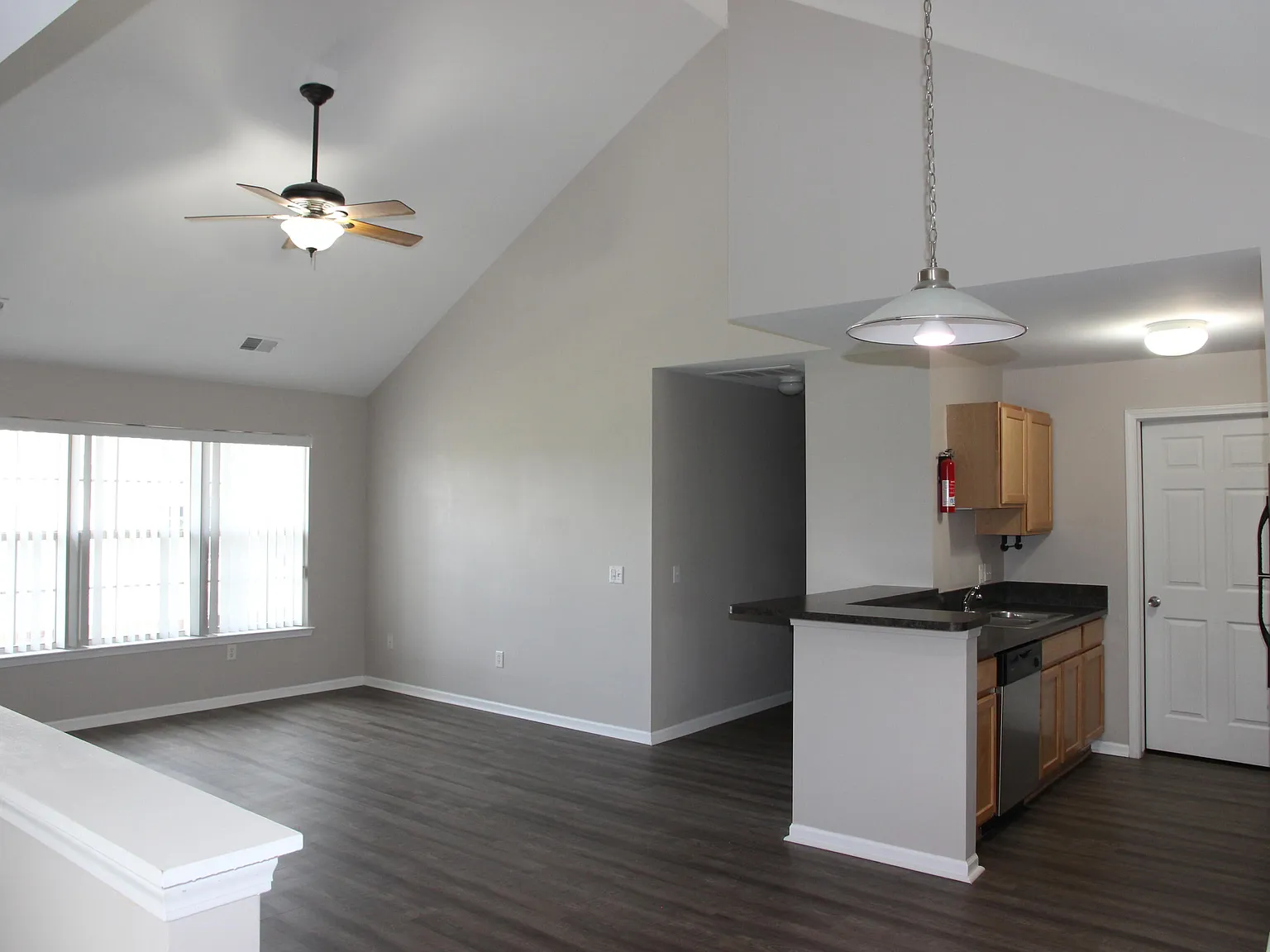 2 bed, 2.0 bath, 1217 sqft, $1,950 — Photo 2