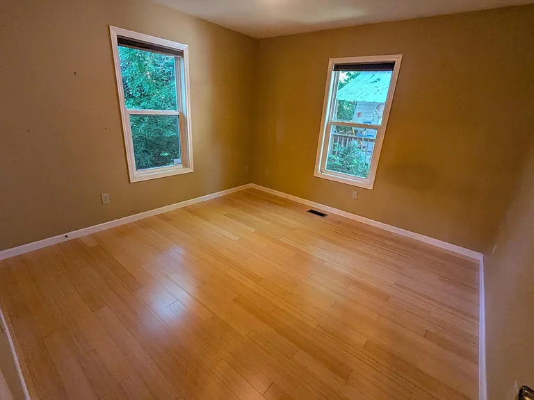 92 Haywood Rd — Photo 11