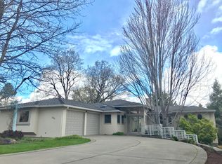 900 Cypress Point Loop, Ashland, OR 97520