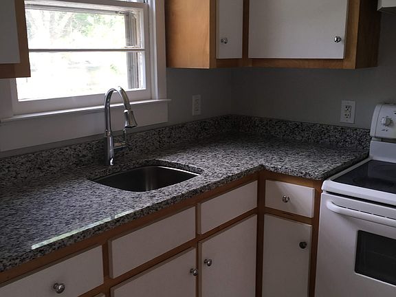 Kitchen; the stove has been updated since this picture was taken. Granite counters.