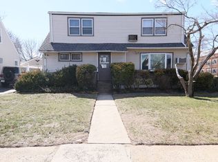 4 Sheridan St, Valley Stream, NY 11580