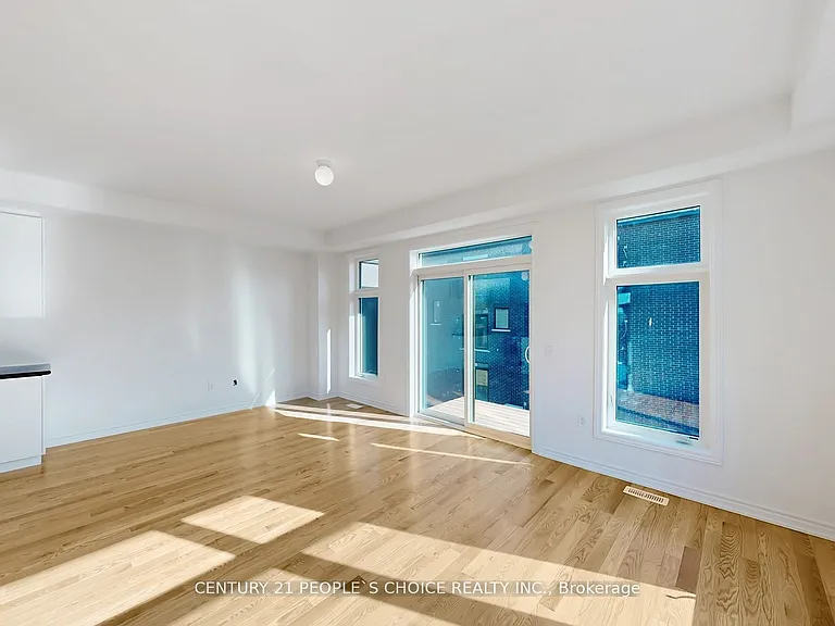 37 Drainie St — Photo 7