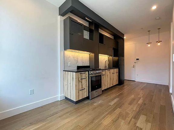 4th image of 1052 Dean St #3H