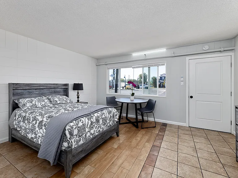 Town Center Apartments — Photo 9