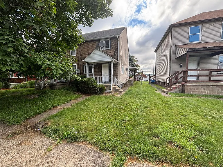 880 Miller Ave — Photo 1