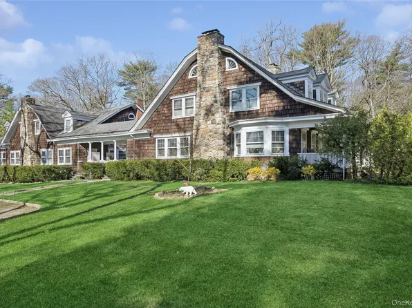 208 Wheatley Rd, Old Westbury, NY 11568