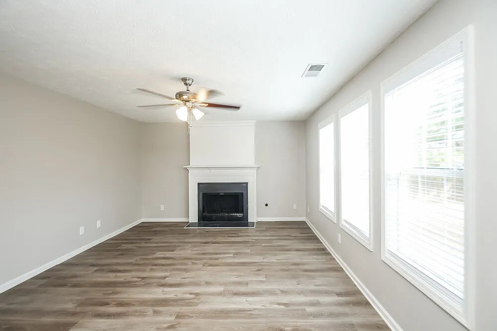4 bed, 2.5 bath, 2700 sqft, $3,340 — Photo 4