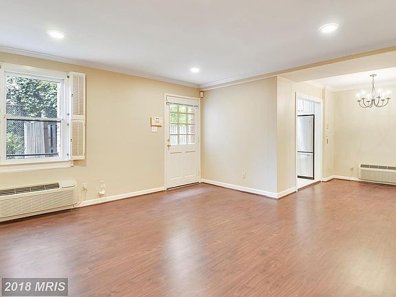 3rd image of 4820 Chevy Chase Dr APT 103