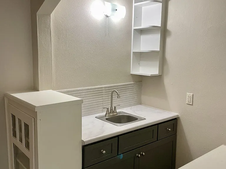 610 Summit Avenue — Photo 33