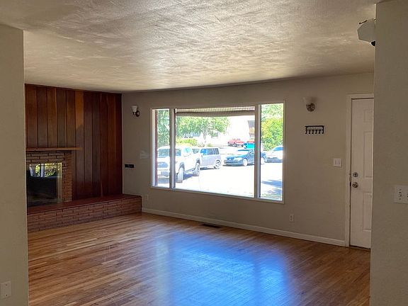 3rd image of 1115 NW 20th St