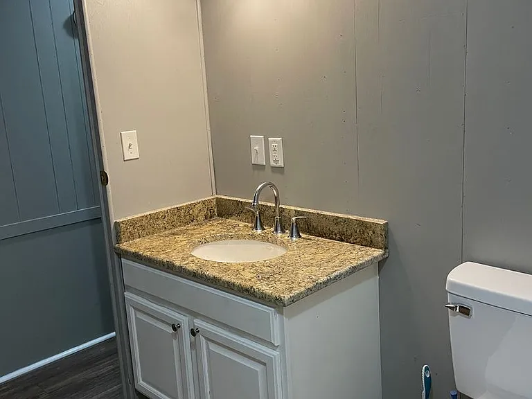 208 Leatherwood Ln — Photo 10