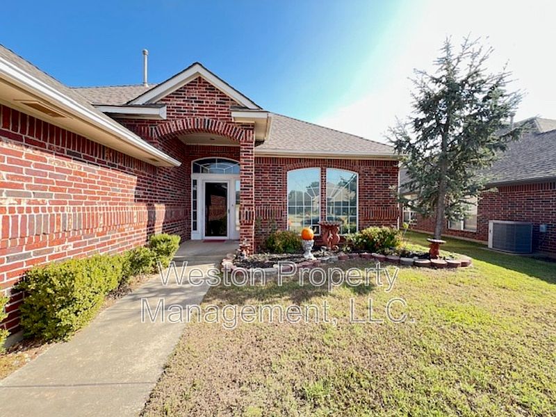1st image of 12312 Village Ln