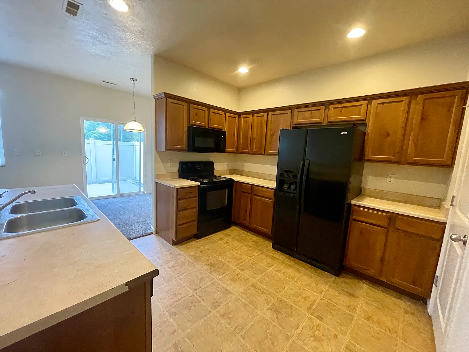 3 bed, 1500 sqft, $2,000 — Photo 4