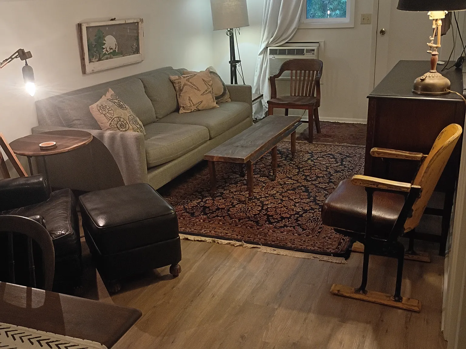 3 bed, 900 sqft, $1,950 — Photo 2